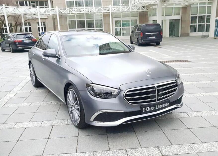 The Brand New Mercedes Benz E Arrives At The Store The Star Filled China Grid One Piece Large Screen Interior And The Luxurious Temperament On Par With The Audi A6 Daydaynews