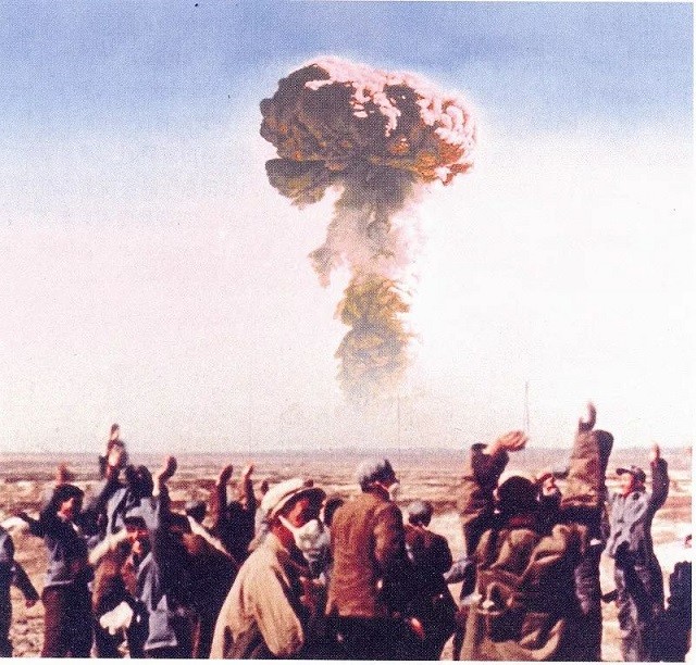 中国第一颗原子弹爆炸成功时 世界各大国都有什么反应 天天要闻