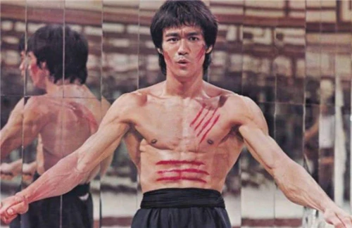 Bruce Lee's rare photos of abnormal muscles: 9 punches per second, body fat  content is only 3%, and Christmas tree on his back makes a sensation |  DayDayNews